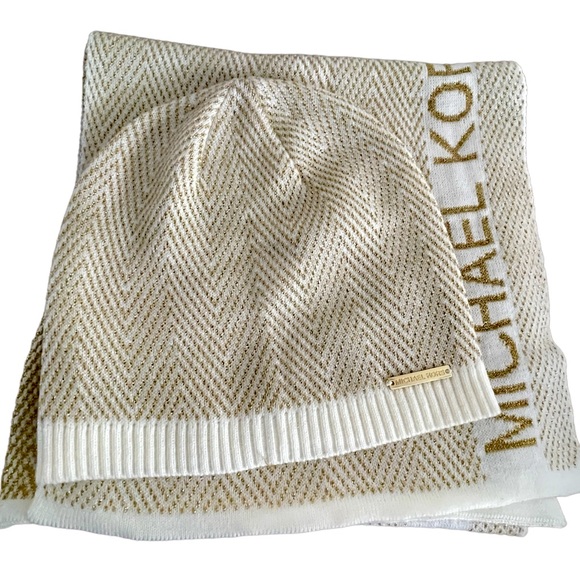 Michael Kors Accessories - NIP Cream And Gold Chevron Michael Kors Beanie Hat Scarf Set Womens One Size